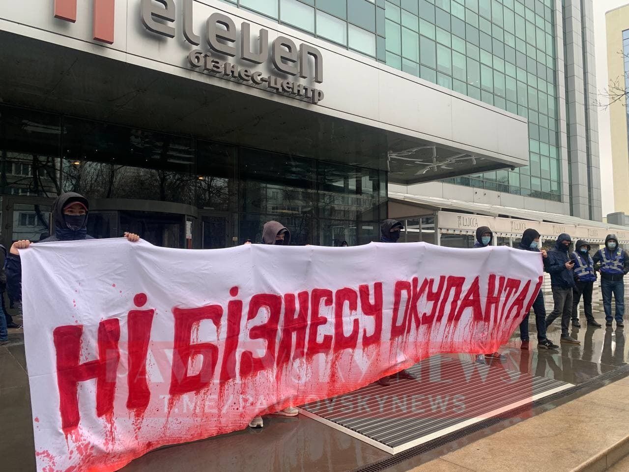 В Киеве возле офиса "Глуско-Украина" митинговал Нацкорпус.