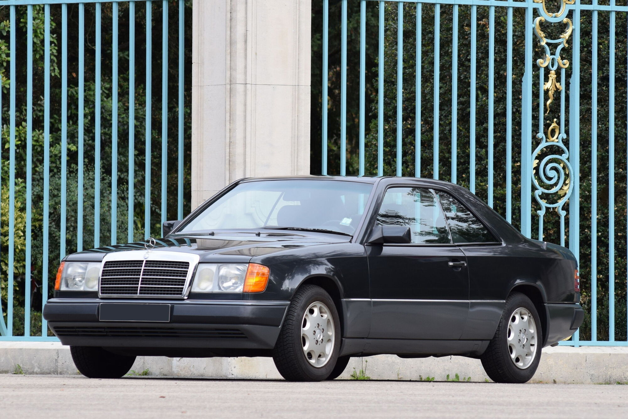 Серійний Mercedes Benz W124 Сoupe