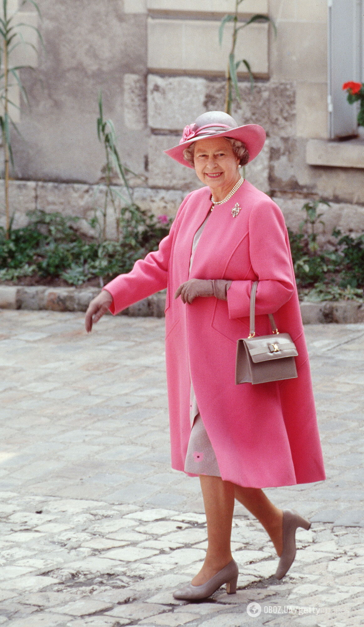 Єлизавета завжди одягається у яскраві вбрання