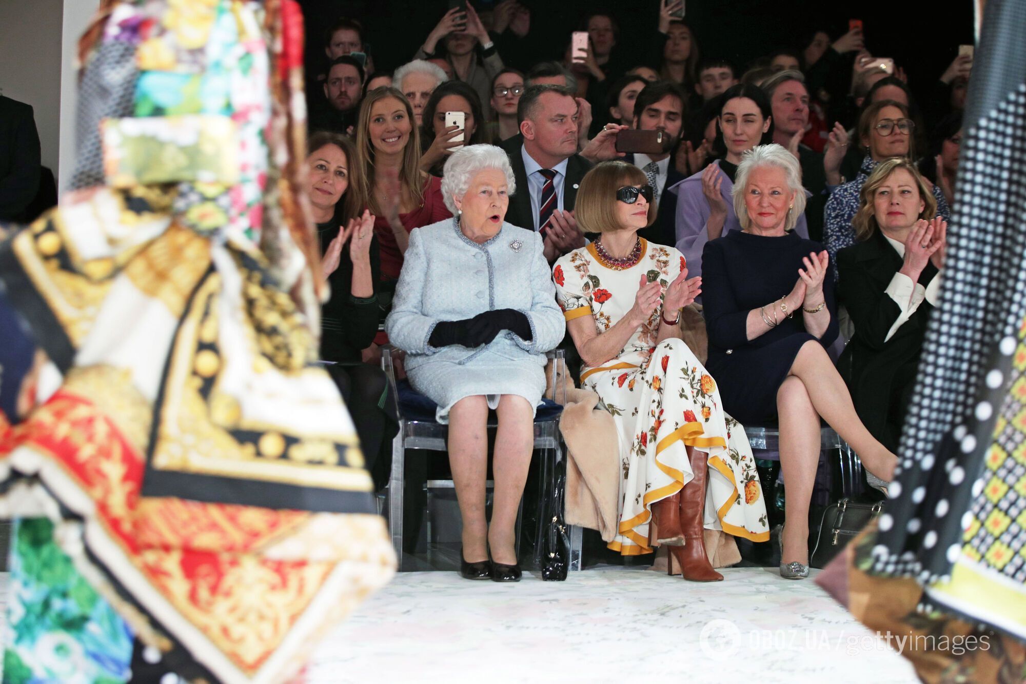 Королева посетила лондонский показ мод.