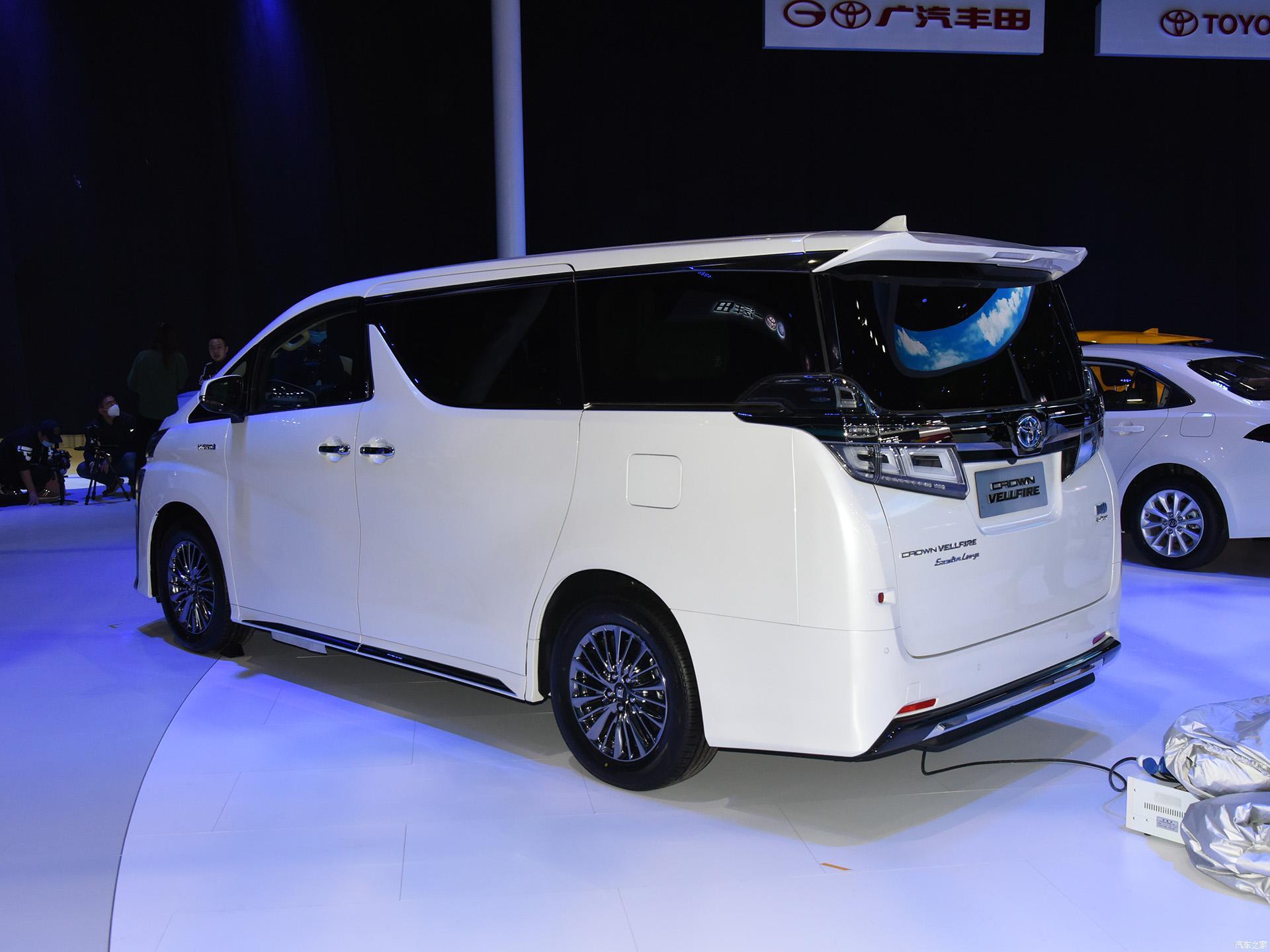 Силовим агрегатом із моделлю поділиться кросовер Crown Kluger