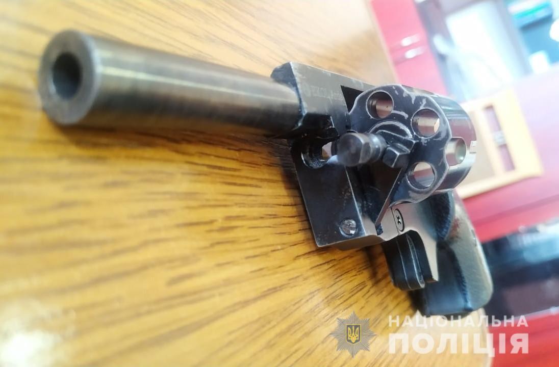 Изъятое оружие, которое изготовил житель Черновцов