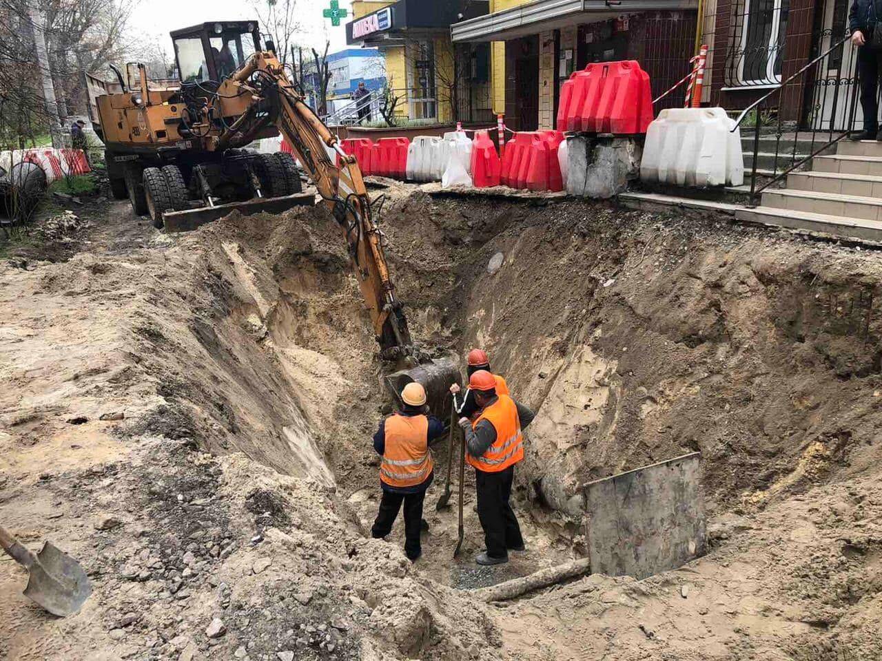 Работы ведутся между улицами Литвинского и Тростянецкой.