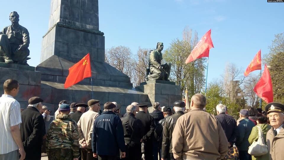 В Севастополе любители "русского мира" устроили празднование дня рождения Ленина