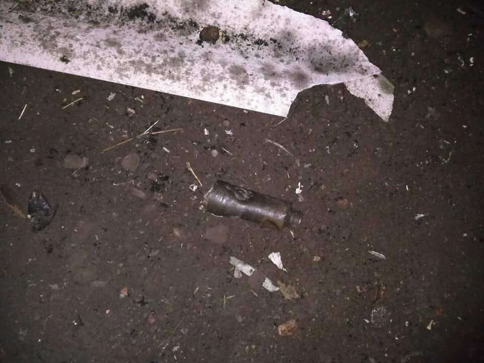 Россияне запустили снаряд во двор мирных жителей Торецка