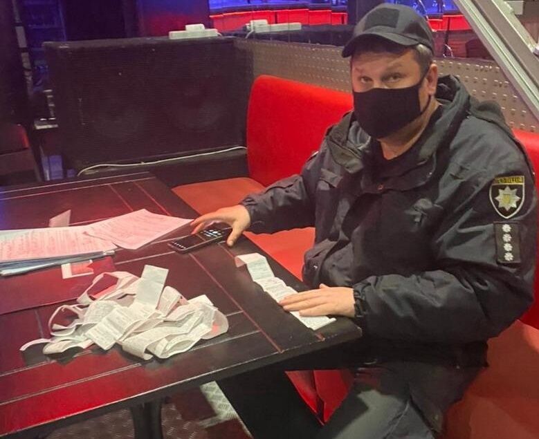 Полиция Киева оштрафовала ночные клубы и рестораны за нарушение карантина