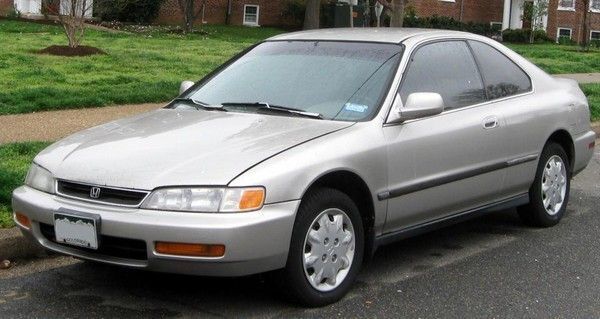 Найулюбленіша і одна з перших машин Джеффа Безоса – це Honda Accord 1996 року.