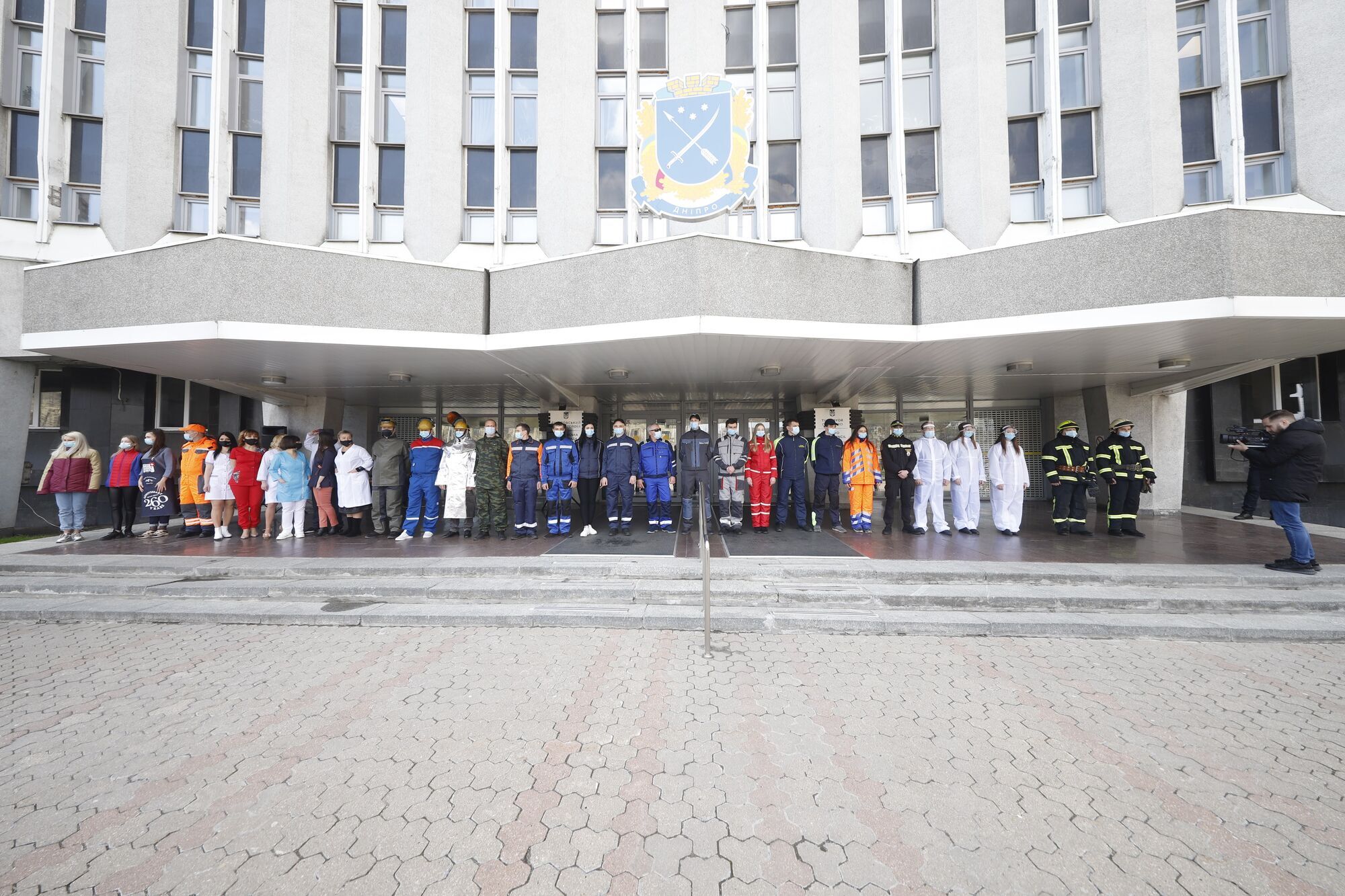 В 2017 году на средства муниципального бюджета было приобретено 260 специальных защитных костюмов для пожарных
