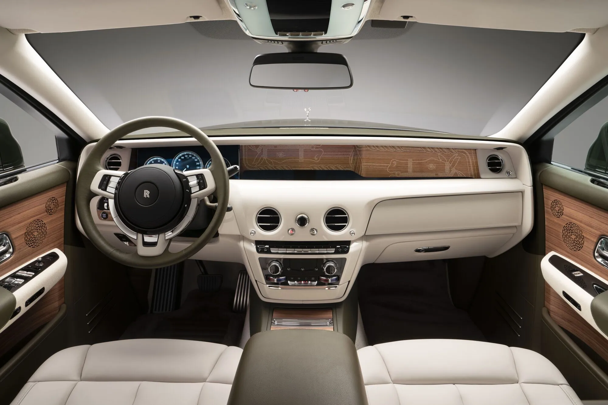 Rolls-Royce и Hermès создали Phantom для японского колеционера