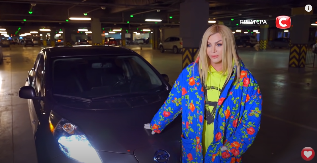 Украинская певица Ирина Билык имеет три автомобиля, один из них – марки Nissan