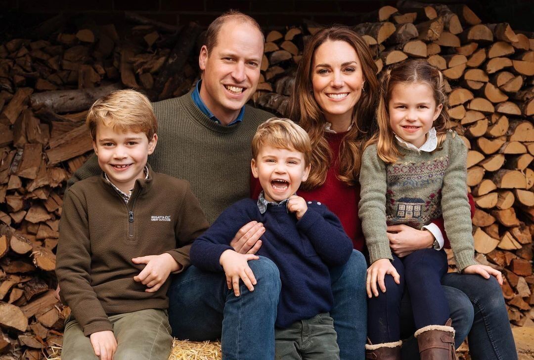 Принц Уильям и его супруга Кейт Миддлтон вместе с детьми