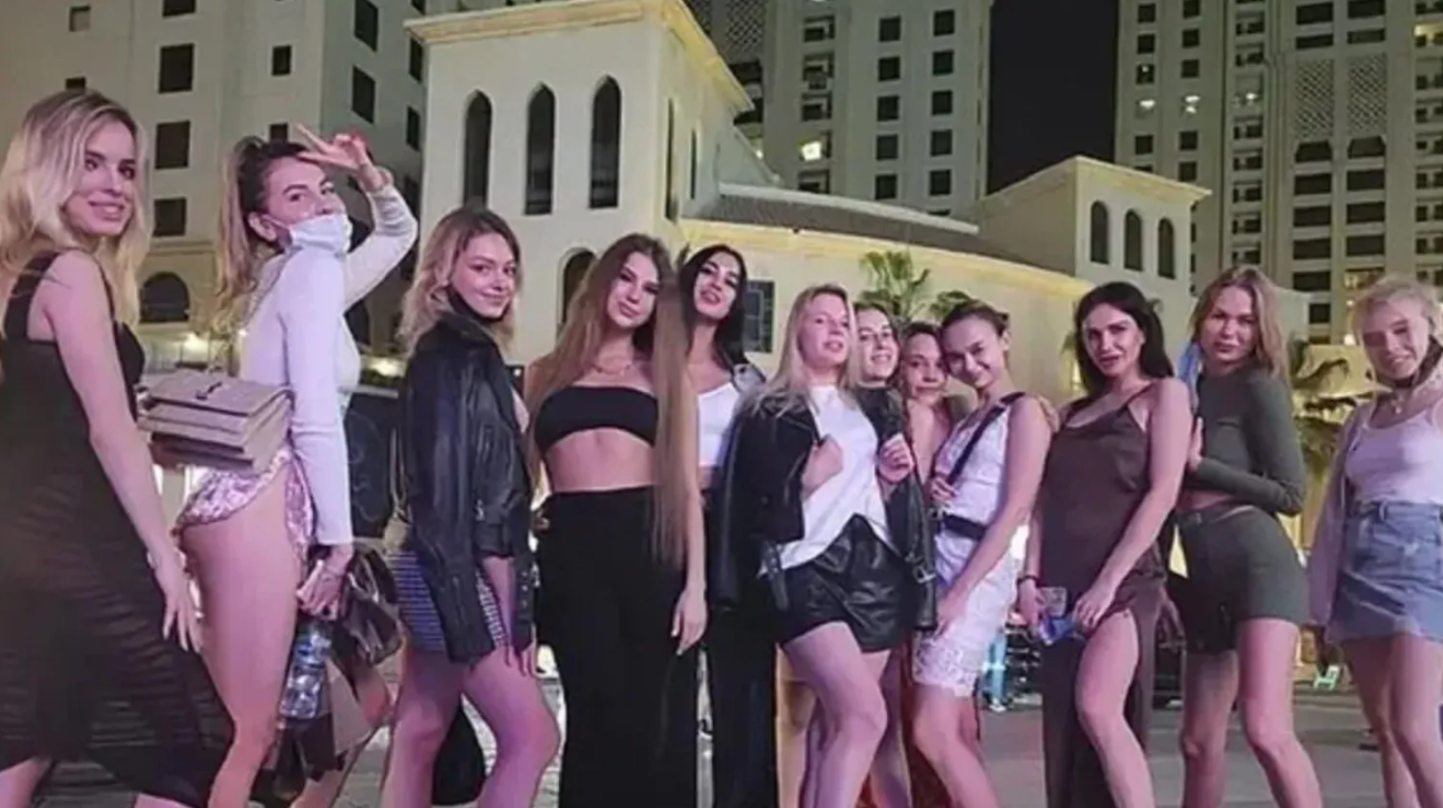 Учасниці голої фотосесії в Дубаї