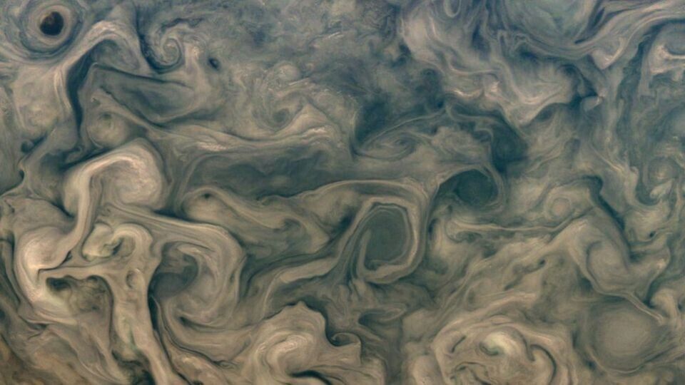 Корабль сделал фото Юпитера на высоте 5 333 миль над поверхностью
