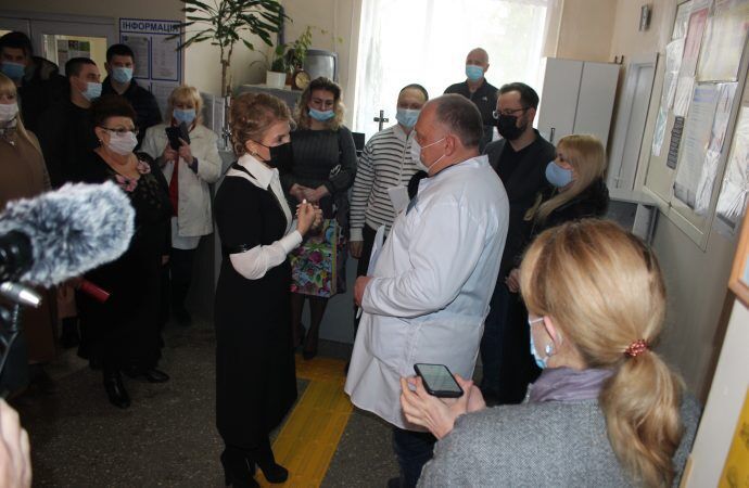 Юлія Тимошенко відвідала лікарні Дніпропетровської області