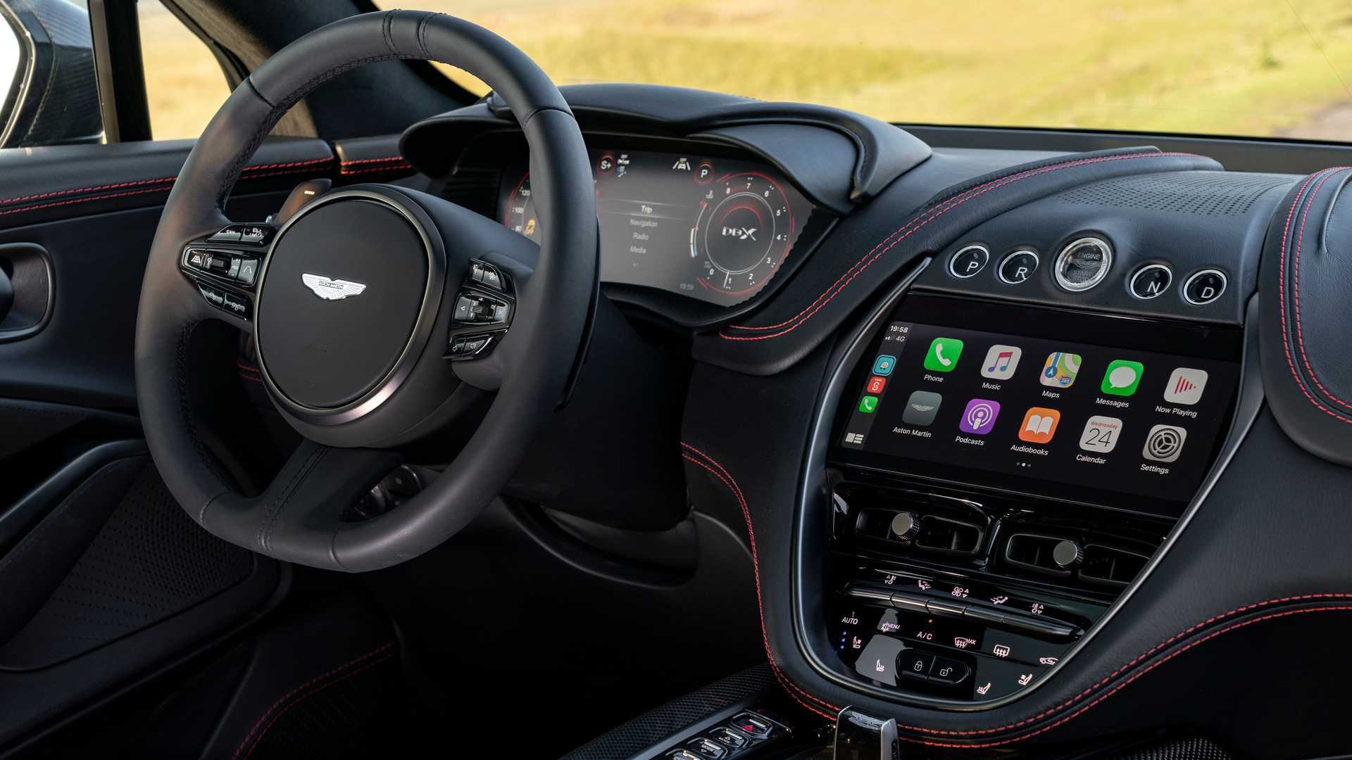 Салон эксклюзивного Aston Martin DBX