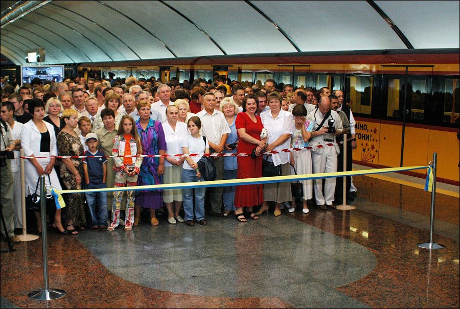 На відкритті станції презентували два вагони першого вітчизняного метропоїзда.