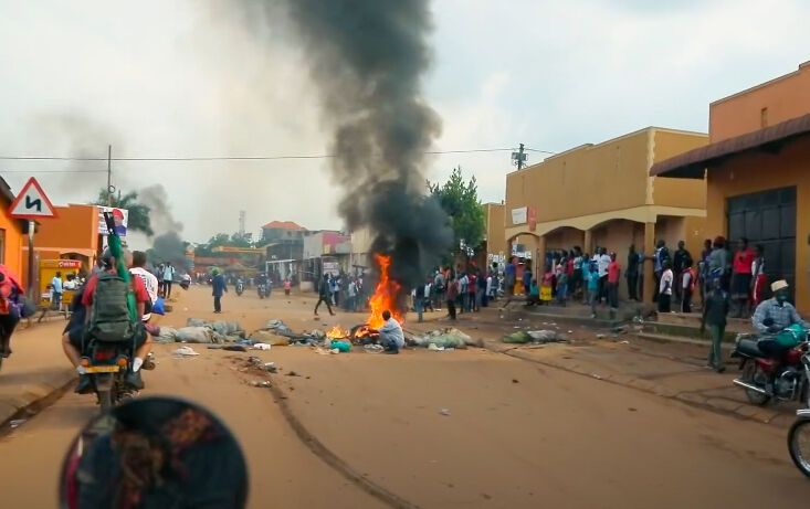 Протести в Уганді.