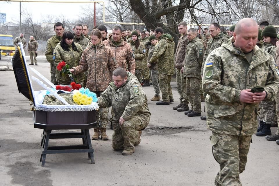 Проститься с Сулимой пришла и боевой медик Светлана Землина, с которой он спасал побратимов под Шумами