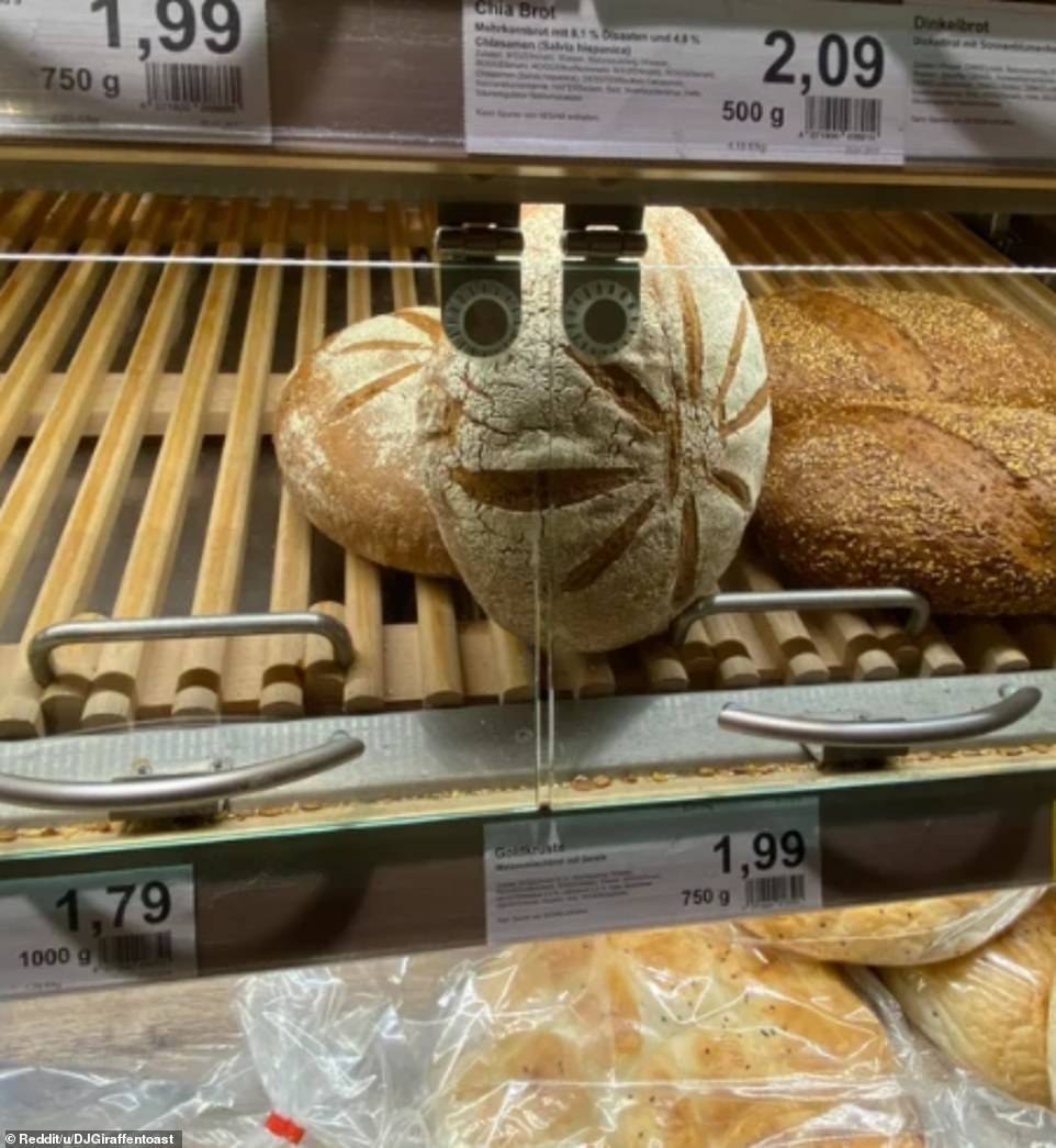 Хліб "стежить" за покупцями