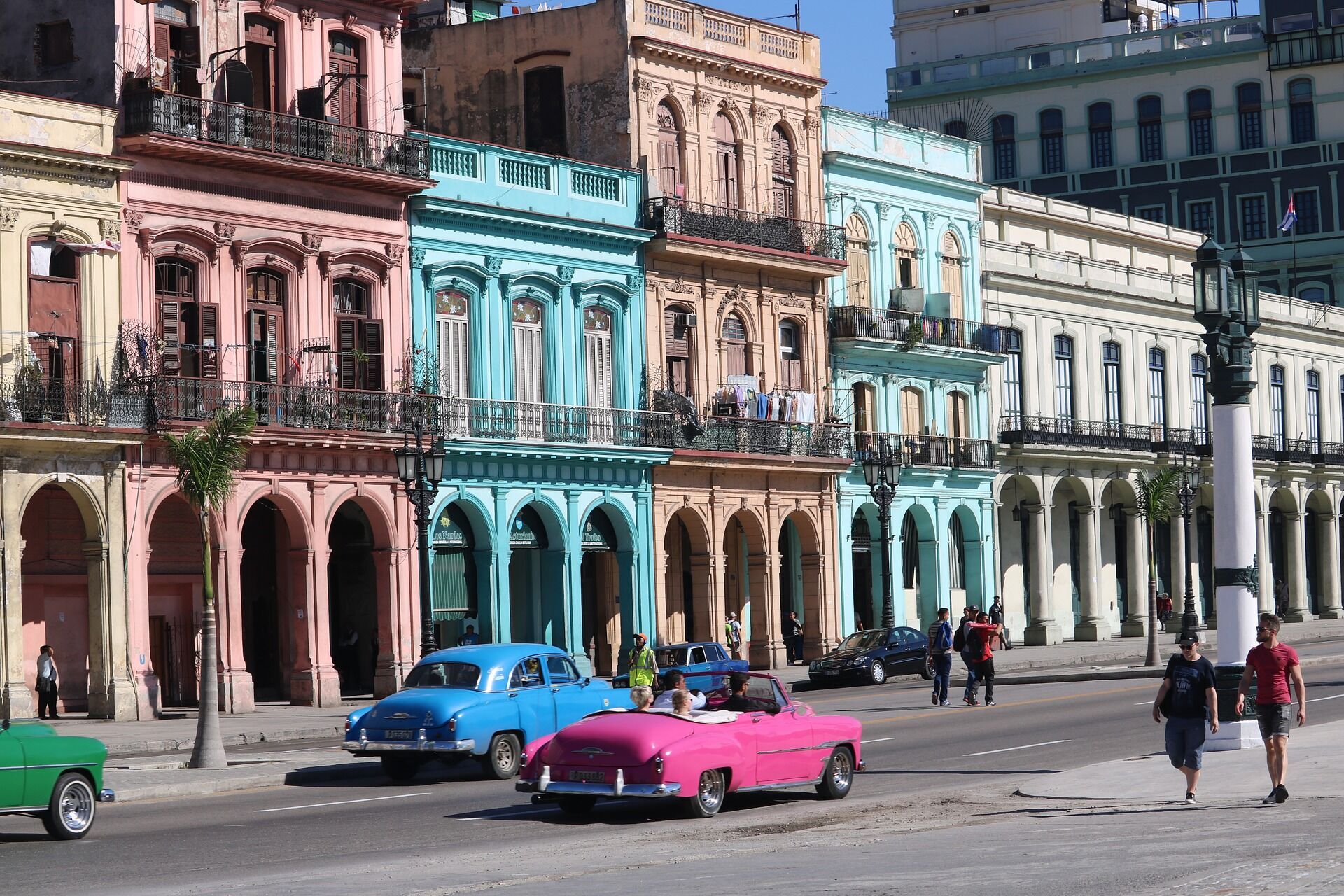 На Кубі не варто публічно показувати свої почуття до партнера