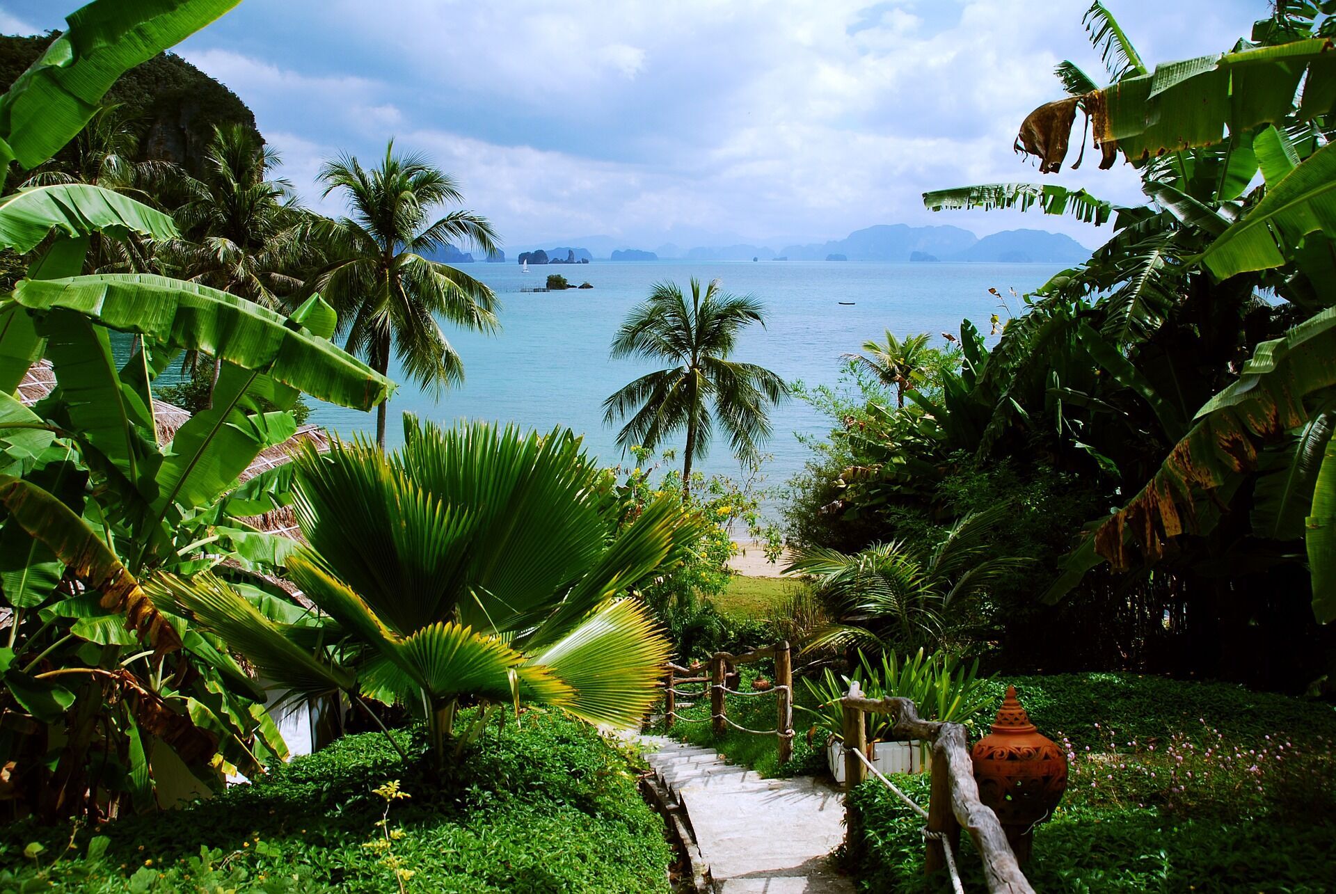 В Таиланде нет ни одного легального нудистского пляжа