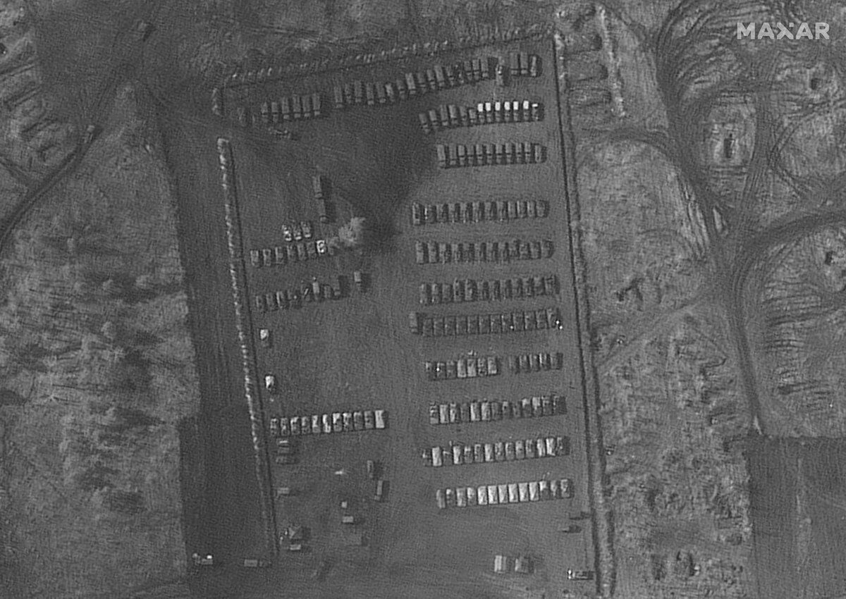 Полевой лагерь у границы Украины на спутниковом снимке