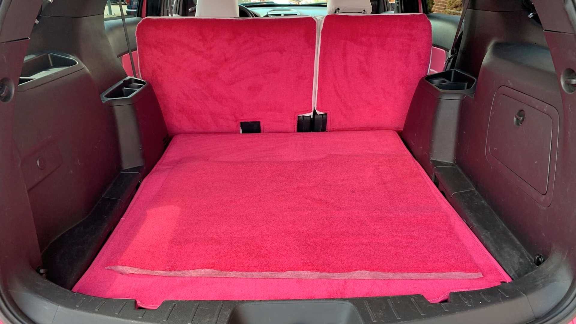 Багажник с розовой полом