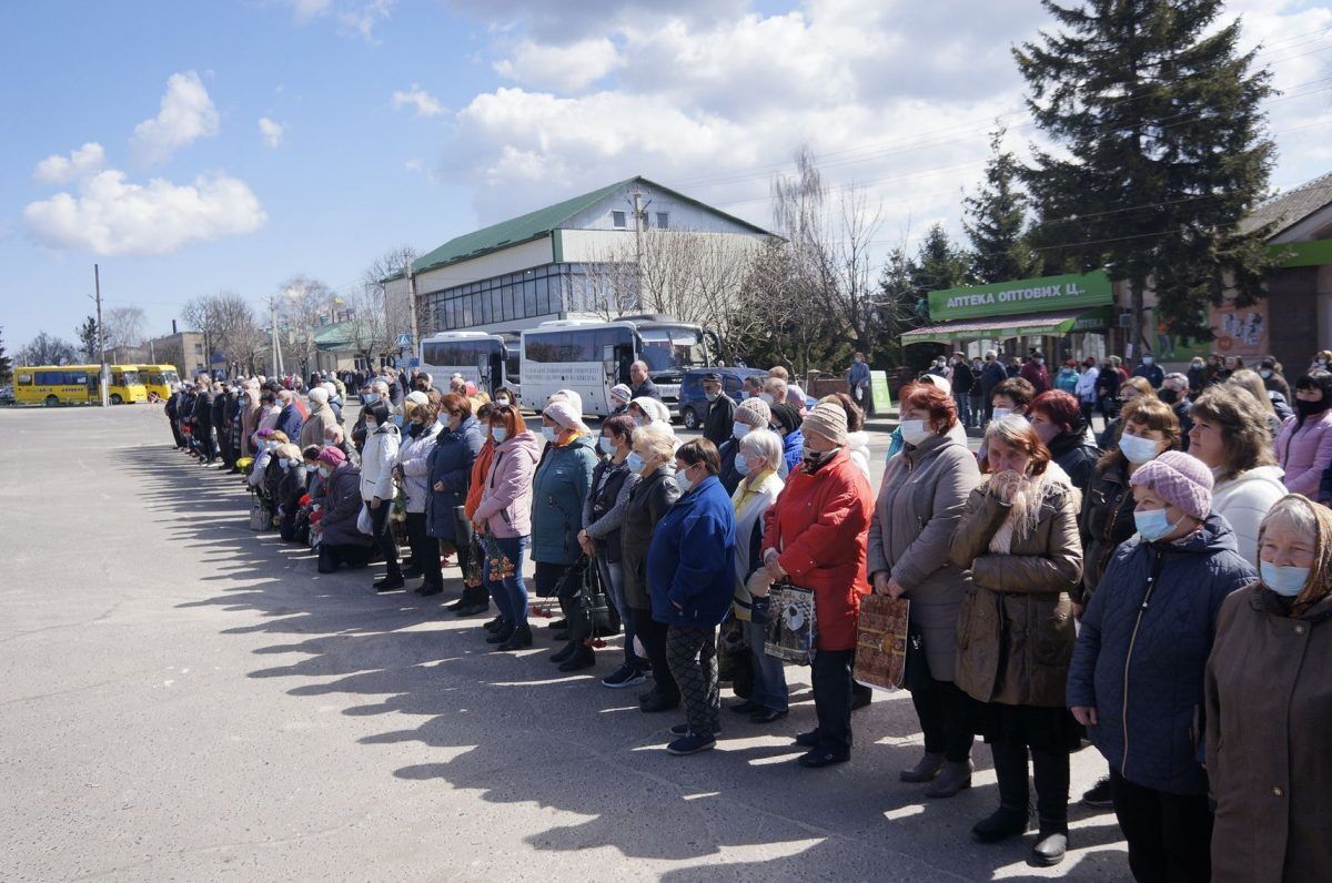 На Харьковщине простились с убитым на Донбассе воином. Фото