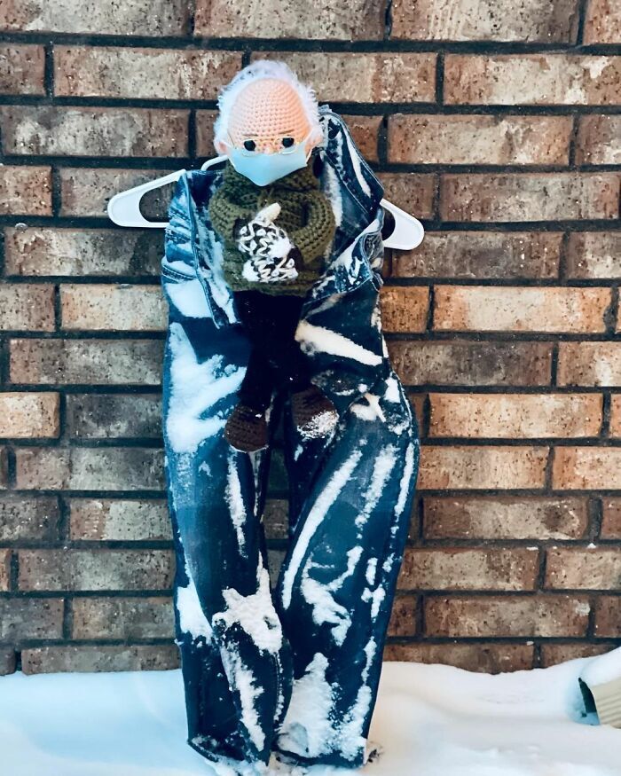 Сувора зима 2021 створює дивовижні сніжні фігури