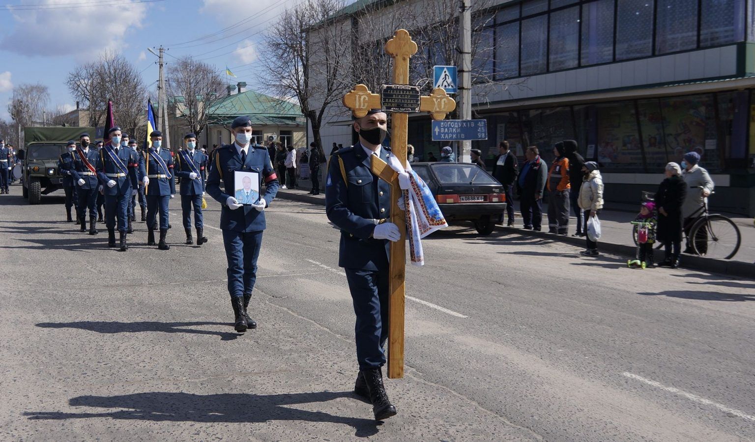 На Харьковщине простились с убитым на Донбассе воином. Фото