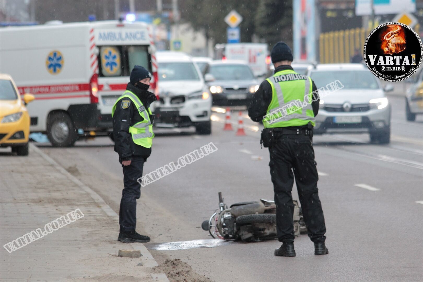 У Львові BMW на смерть збив 58-річну жінку-кур'єрку Glovo. Відео