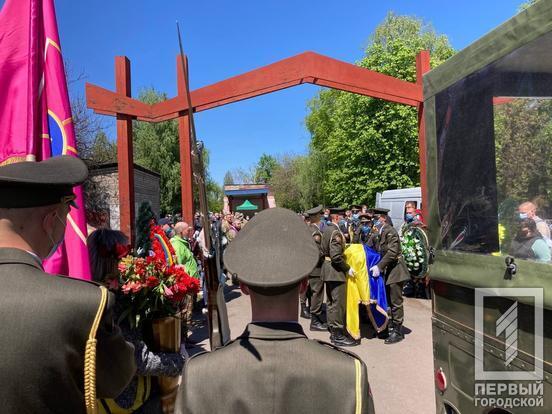 Прощання із загиблим бійцем у Кривому Розі