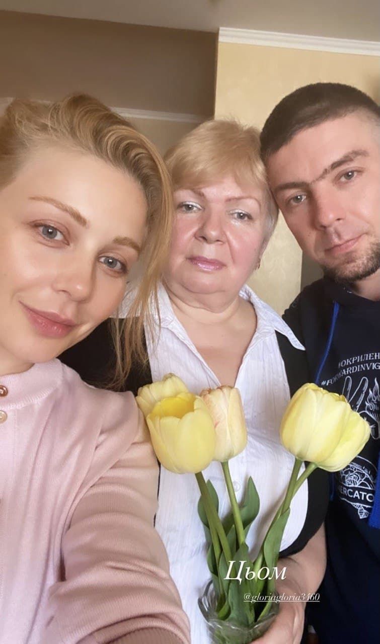 Тина Кароль с мамой Светланой и братом Станиславом