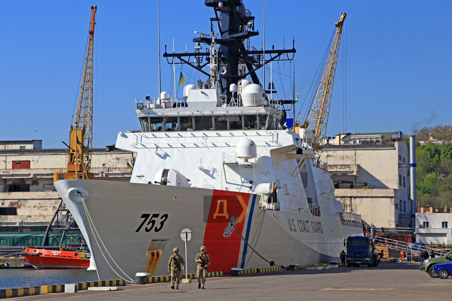 Корабль НАТО зашел в порт Одессы. Фото и видео
