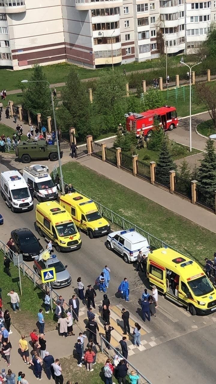 В российской Казани произошли стрельба и взрыв в школе: много жертв и раненых. Видео