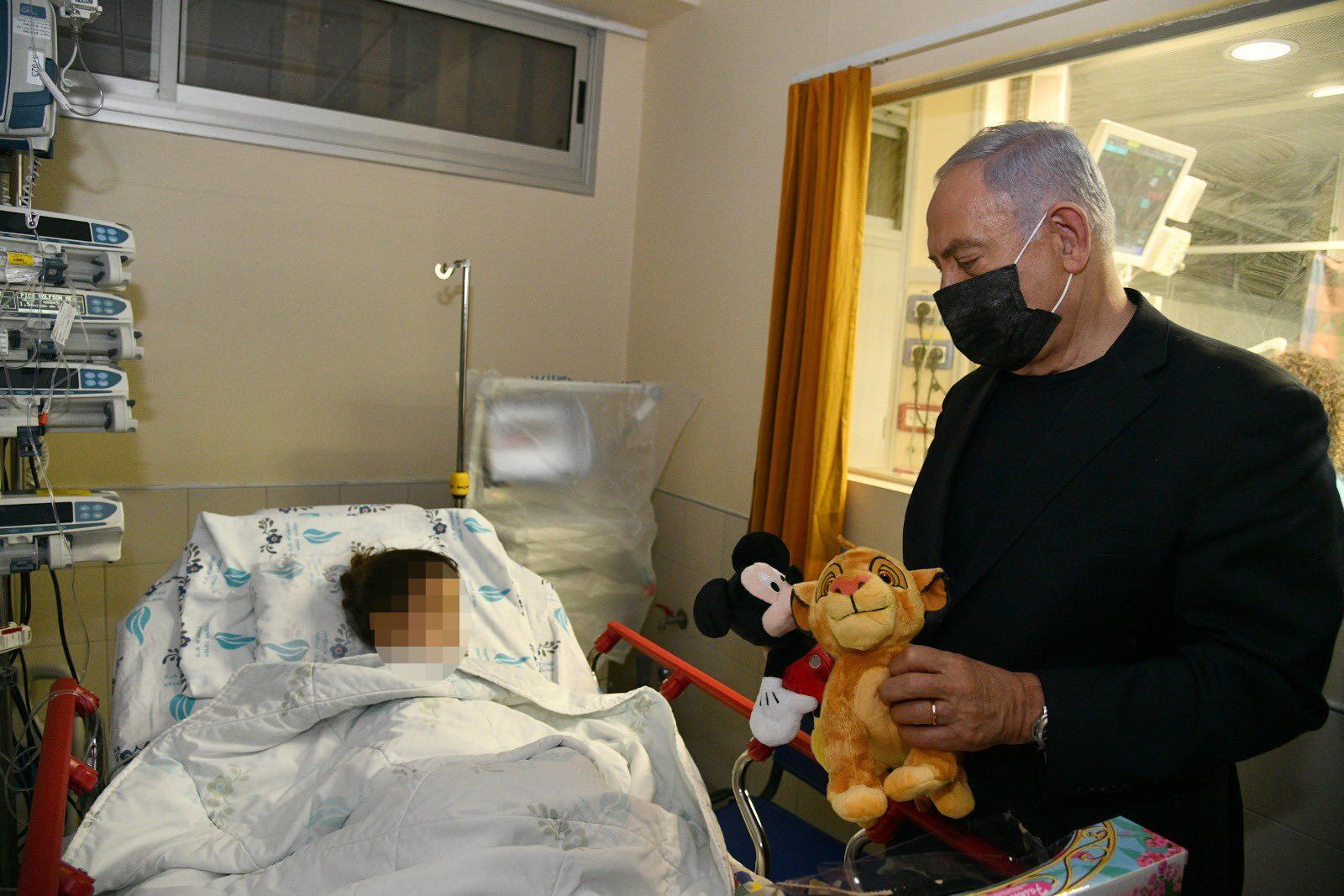 Нетаньяху відвідав дитину в лікарні