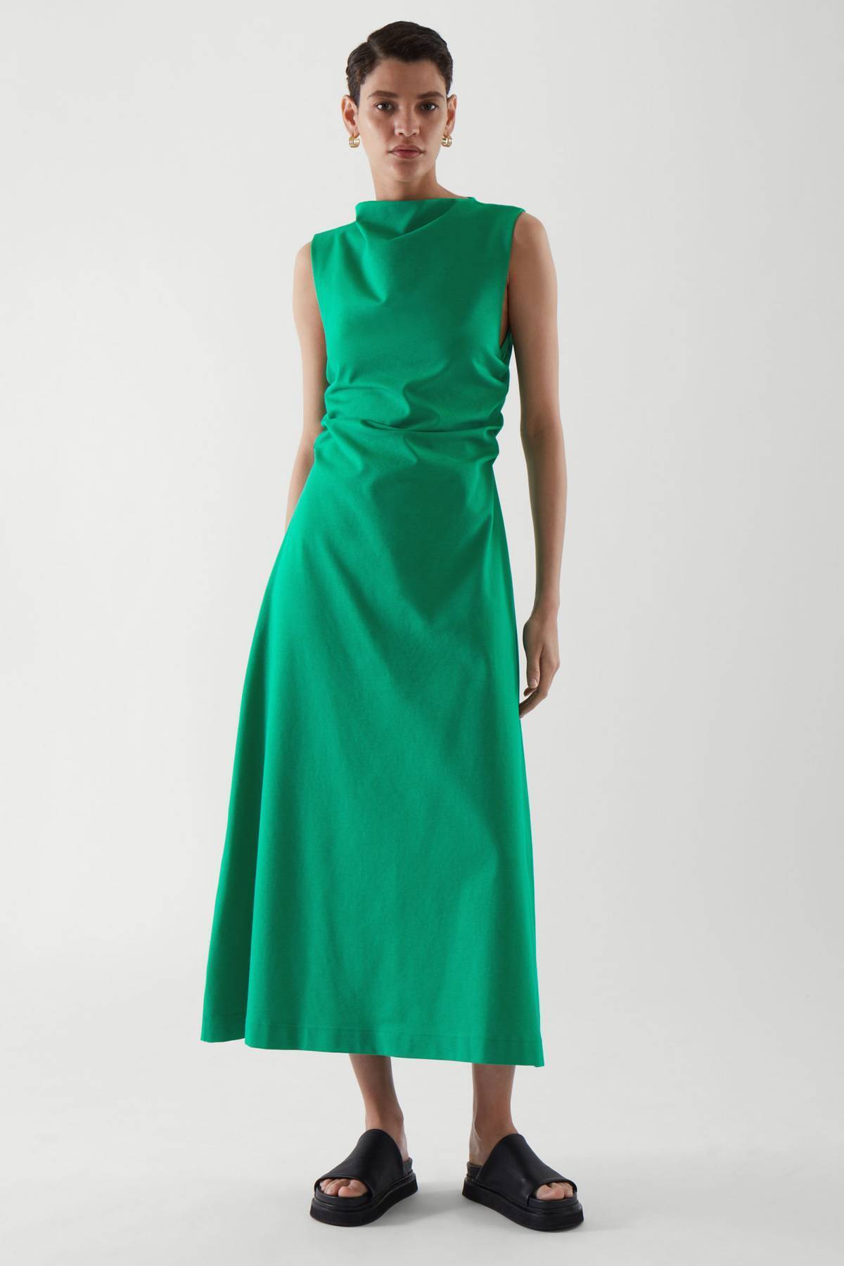 Ідеальна зелена сукня COS