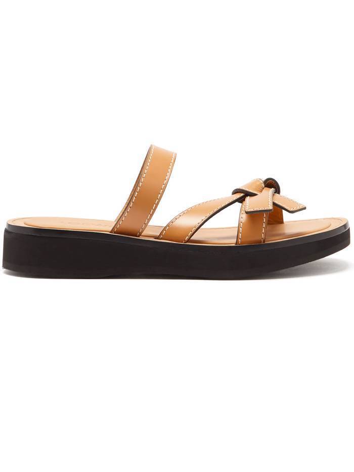 Популярні сандалі Loewe