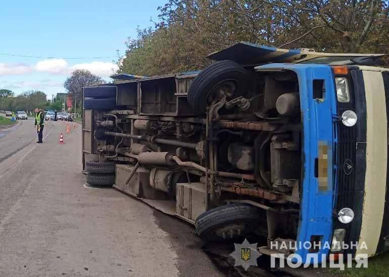 На Рівненщині перекинувся автобус із пасажирами, є поранені. Фото