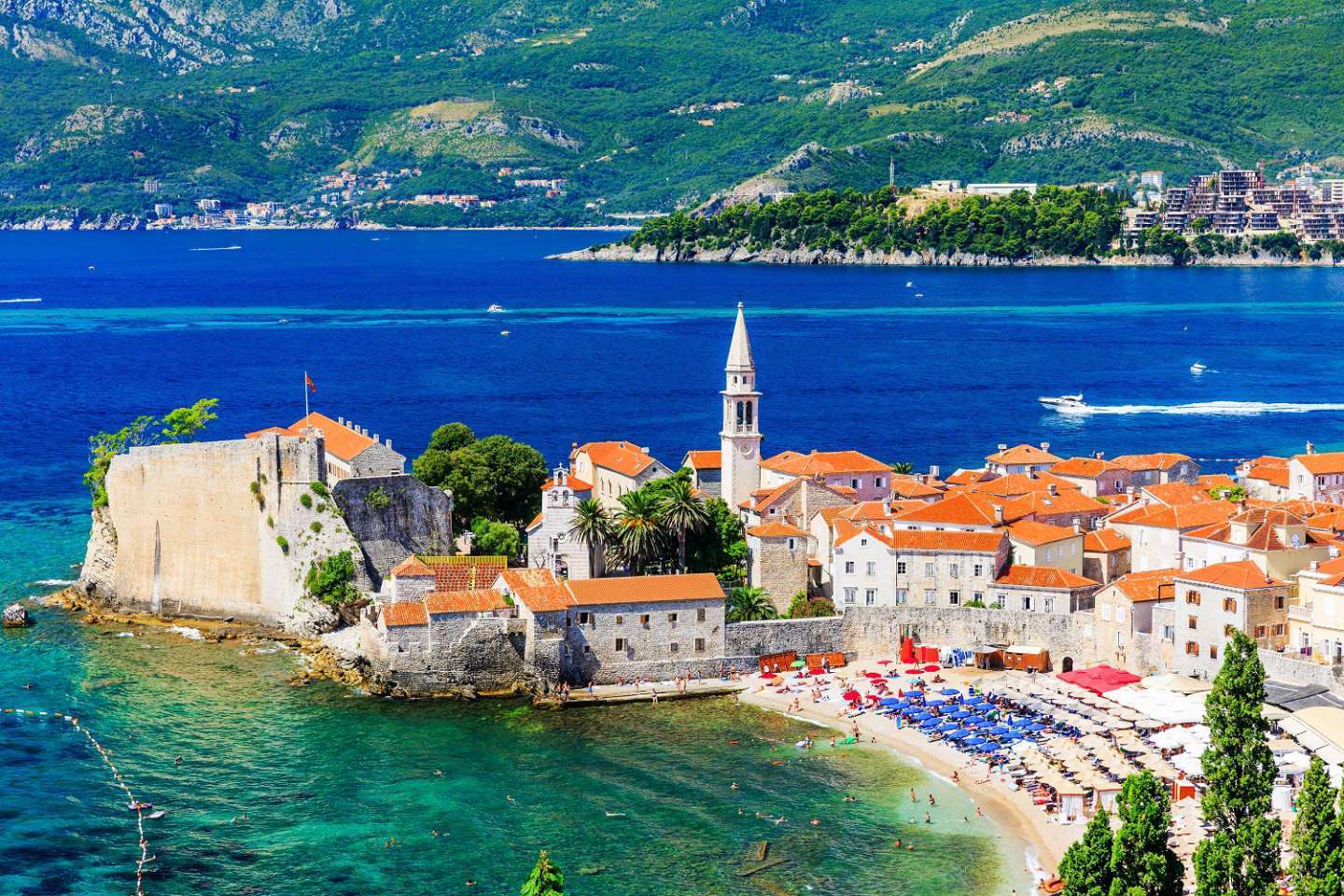 Туристам не нужно предъявлять ПЦР-тесты для посещения Черногории