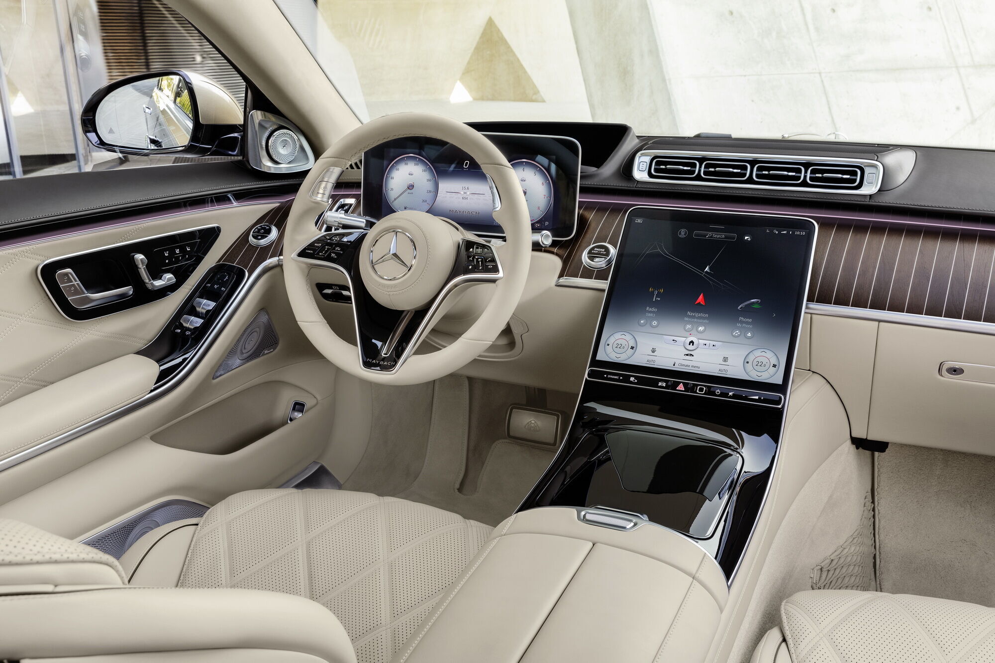 Полностью цифровая панель приборов Mercedes-Maybach