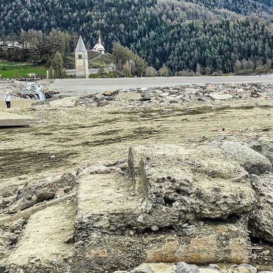 В якому стані село зараз.