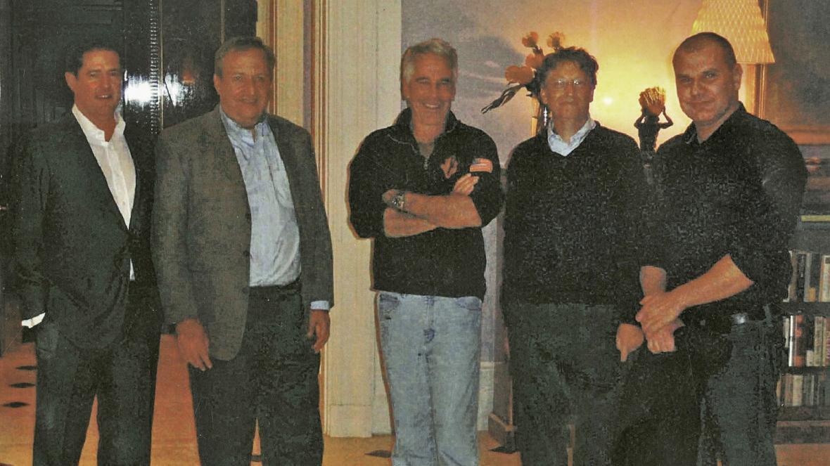 Джес Стейлі, Ларрі Саммерс, Джеффрі Епштейн, Білл Гейтс у 2011 році.
