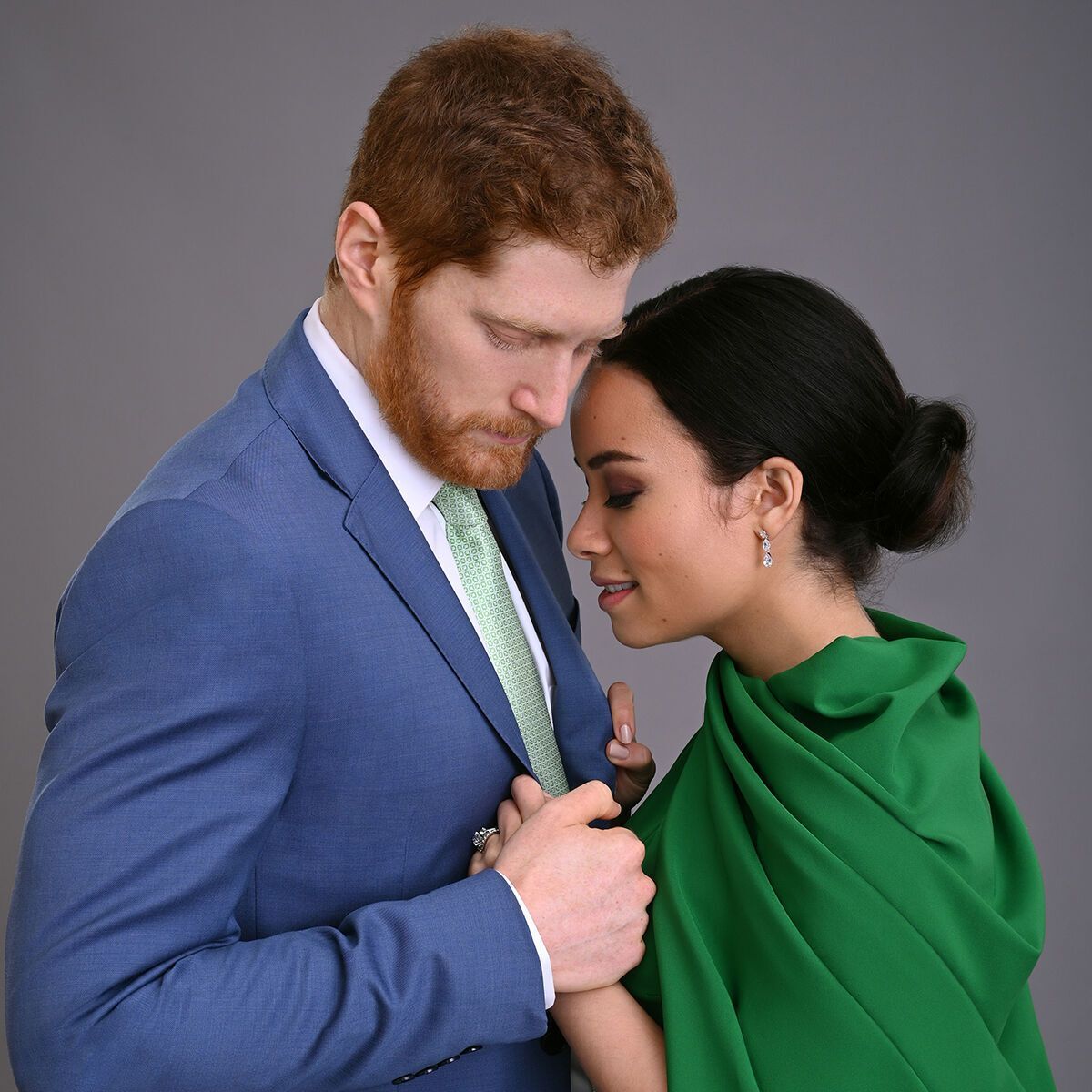 Джордан Дин из сериала "Каратель" и Сидни Мортон из комедии "Ей это нужно позарез"