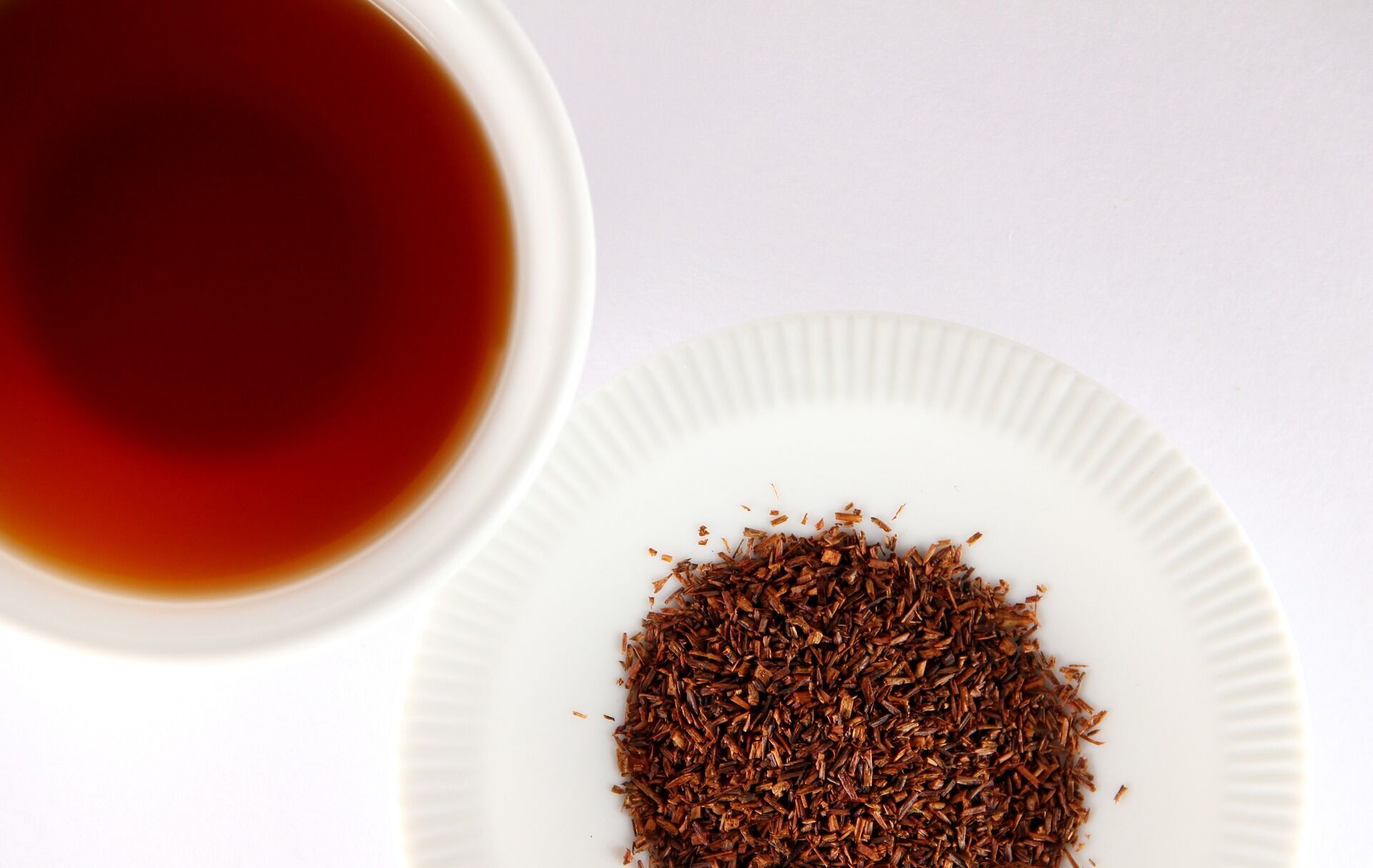 Красный чай ройбуш способен выводить из организма щавелевую кислоту