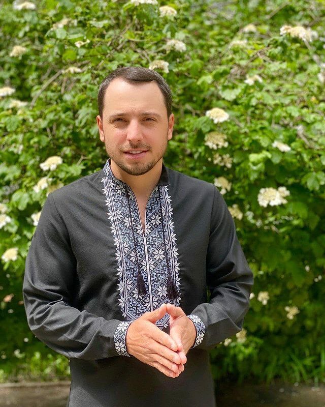 Я не принципиальный и не отношусь к вышиванке, как к оберегу