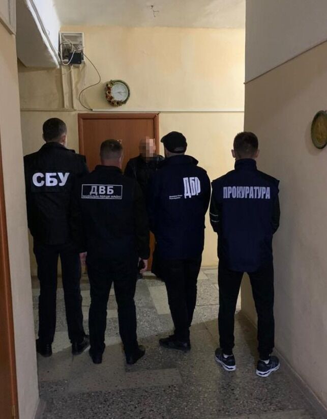 Во Львове полицейских поймали на фальсификации уголовных дел.