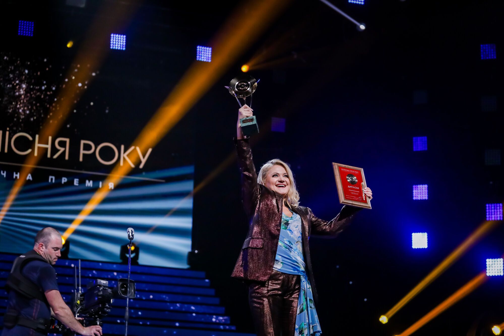 Поплавський та Винник нагородили зірок премією "Українська пісня року"