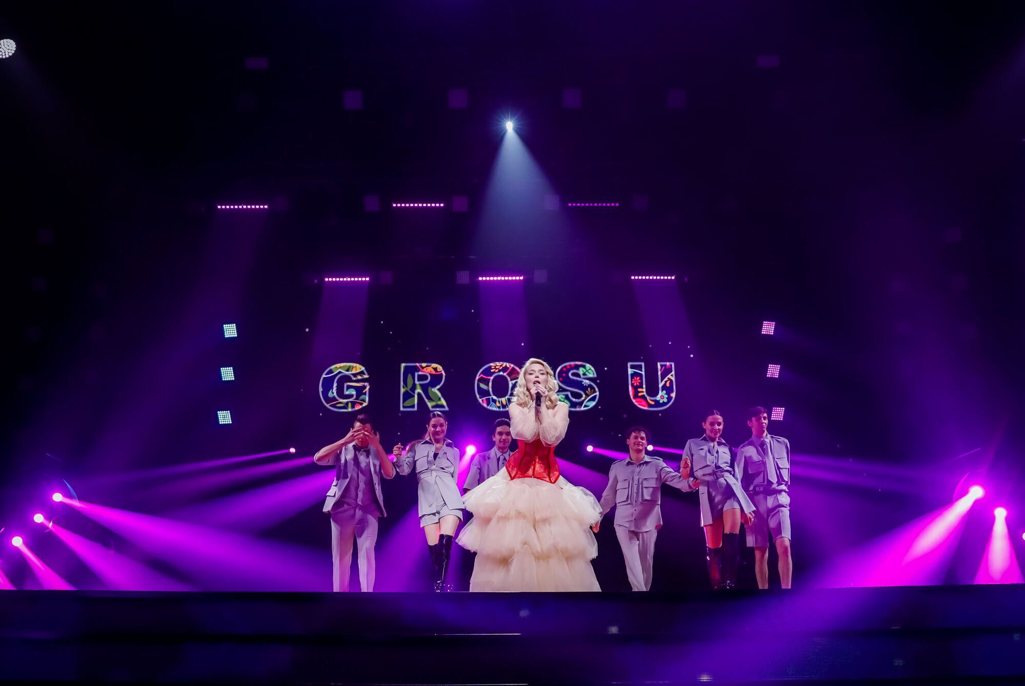 Поплавский и Винник наградили звезд премией "Украинская песня года"