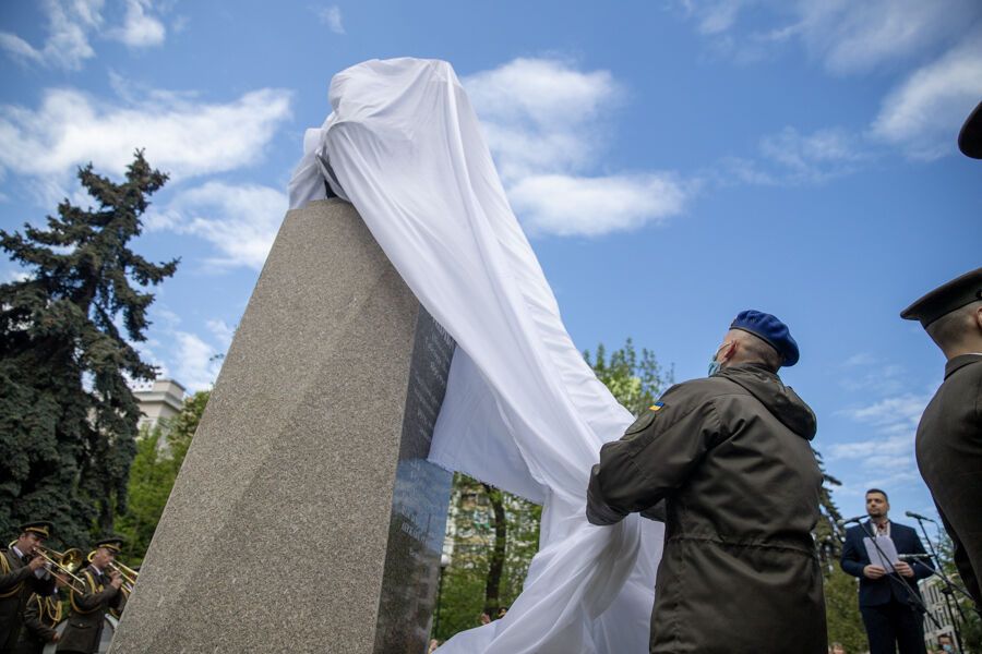 У Києві відкрили пам'ятник Василю Вишиваному.